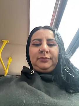 Abril Luv online show from July 29, 2026, 12:03 pm