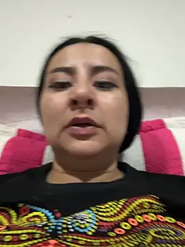 Abril Luv online show from August 4, 2026, 1:09 am