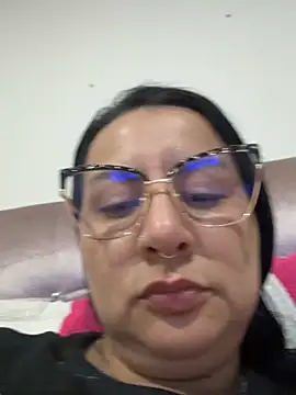 Abril Luv online show from August 6, 2026, 1:29 am