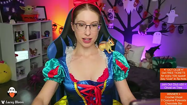 Snapshot of TheLaceyBloom chatting on October 23, 2025, 1:27 am TheLaceyBloom online show from October 23, 2025, 1:27 am