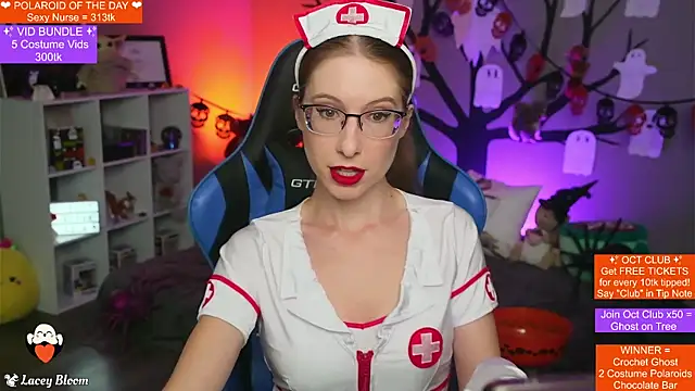 Snapshot of TheLaceyBloom chatting on October 28, 2025, 1:20 am TheLaceyBloom online show from October 28, 2025, 1:20 am