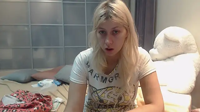 KyliePag online show from September 25, 2025, 9:02 am