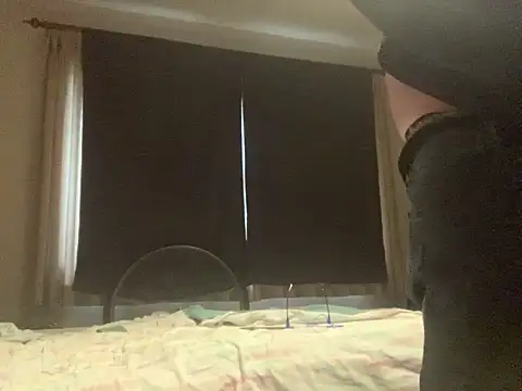 Snapshot of iwantutocum1X chatting on February 15, 2026, 6:04 pm iwantutocum1X online show from February 15, 2026, 6:04 pm