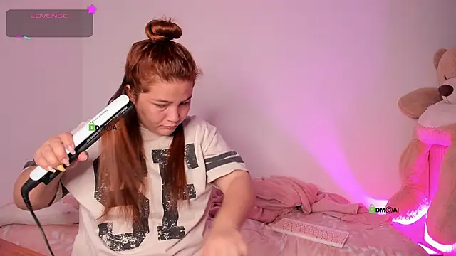 Snapshot of EmilyBarragan chatting on October 3, 2025, 3:20 pm EmilyBarragan online show from October 3, 2025, 3:20 pm