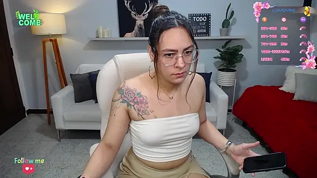 Snapshot of Bianca____ chatting on October 13, 2025, 11:27 pm Bianca     online show from October 13, 2025, 11:27 pm