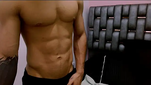 AlbertBernal69 online show from January 8, 2025, 10:48 am