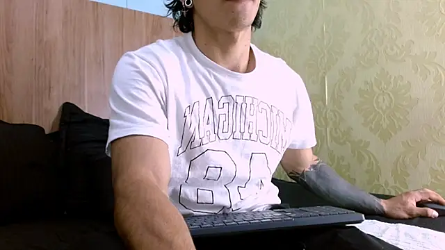 AlbertBernal69 online show from January 11, 2025, 2:20 am