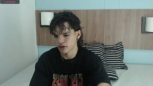 AlbertBernal69 online show from February 17, 2025, 2:42 am
