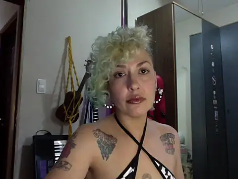 Snapshot of MariLouM chatting on July 2, 2026, 7:42 pm MariLouM online show from July 2, 2026, 7:42 pm