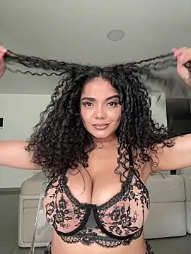 Mariecurl online show from May 6, 2026, 9:09 pm
