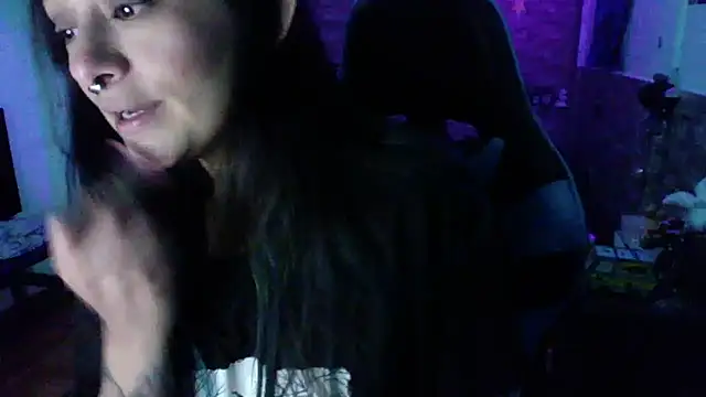 Snapshot of AngelaQueen_ chatting on October 15, 2025, 6:08 pm AngelaQueen online show from October 15, 2025, 6:08 pm