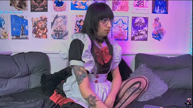 snowblack  online show from April 22, 2026, 2:51 pm