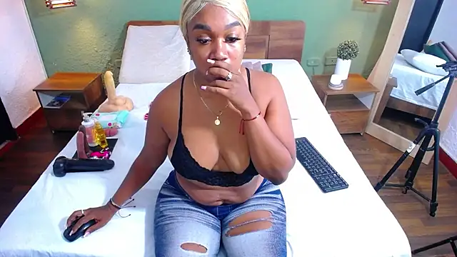 dannaahbrown online show from December 11, 2024, 8:07 pm