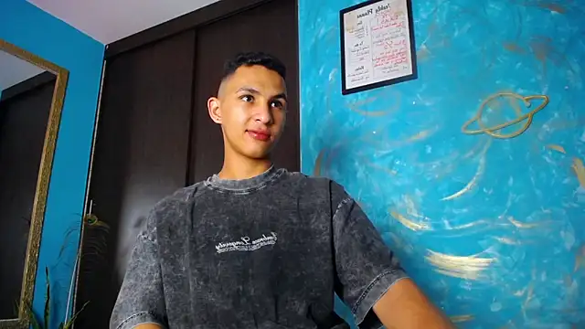 Snapshot of liuscast22 chatting on December 20, 2024, 1:03 am liuscast22 online show from December 20, 2024, 1:03 am