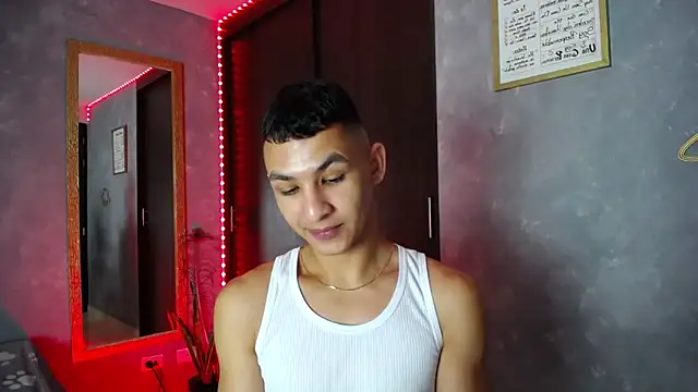 Snapshot of liuscast22 chatting on February 13, 2025, 12:11 pm liuscast22 online show from February 13, 2025, 12:11 pm