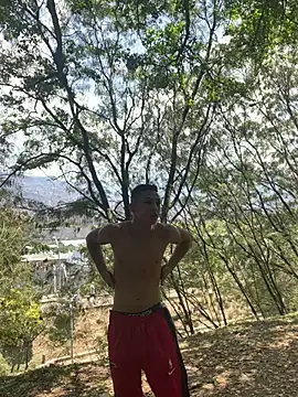 Snapshot of liuscast22 chatting on March 8, 2025, 5:33 pm liuscast22 online show from March 8, 2025, 5:33 pm