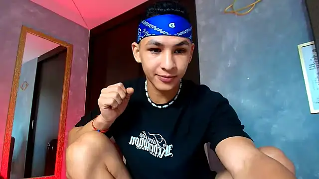 Snapshot of liuscast22 chatting on October 10, 2025, 2:38 pm liuscast22 online show from October 10, 2025, 2:38 pm