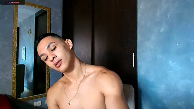 Snapshot of liuscast22 chatting on October 15, 2025, 3:01 pm liuscast22 online show from October 15, 2025, 3:01 pm