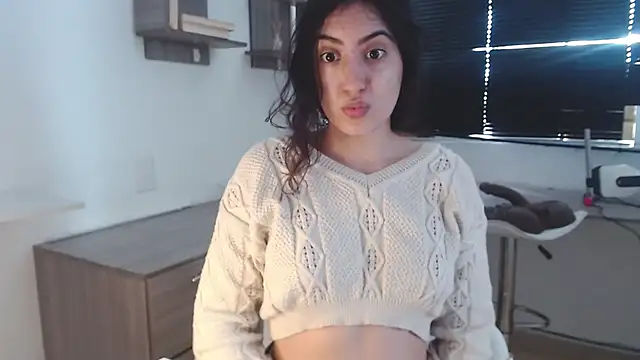 Snapshot of MIYESSI chatting on September 19, 2025, 3:02 pm MIYESSI online show from September 19, 2025, 3:02 pm