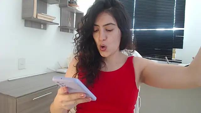 Snapshot of MIYESSI chatting on October 3, 2025, 5:54 pm MIYESSI online show from October 3, 2025, 5:54 pm