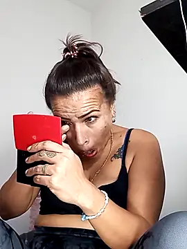 Snapshot of KaiicyQuuen chatting on October 25, 2025, 12:56 pm KaiicyQuuen online show from October 25, 2025, 12:56 pm