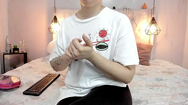 Snapshot of SakuraLee_ chatting on October 15, 2025, 1:55 pm SakuraLee online show from October 15, 2025, 1:55 pm