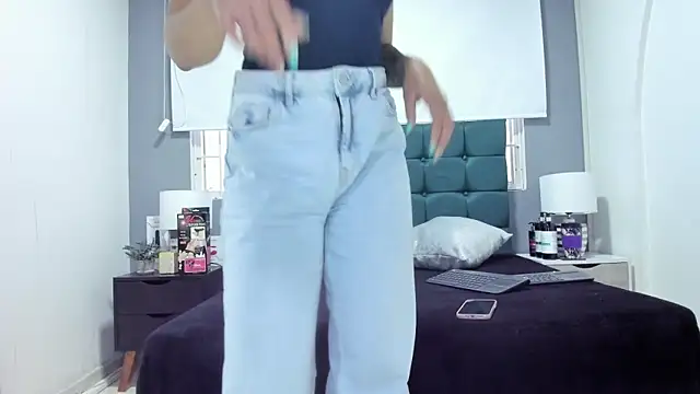 charlott lens online show from October 10, 2025, 9:58 pm