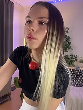 Snapshot of KittyKatyDream chatting on February 3, 2025, 4:31 pm KittyKatyDream online show from February 3, 2025, 4:31 pm