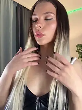 Snapshot of KittyKatyDream chatting on February 9, 2025, 3:45 pm KittyKatyDream online show from February 9, 2025, 3:45 pm