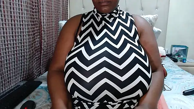 Snapshot of CHOCOLATEDARKBUSTYX chatting on March 6, 2025, 7:32 pm CHOCOLATEDARKBUSTYX online show from March 6, 2025, 7:32 pm