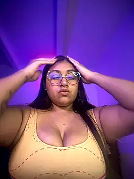 Soysofiarodrigu online show from November 13, 2025, 2:54 am