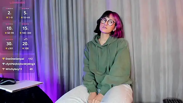 tati cardenas online show from March 18, 2025, 9:52 am