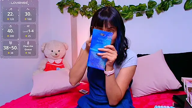 tati cardenas online show from September 12, 2025, 4:34 am