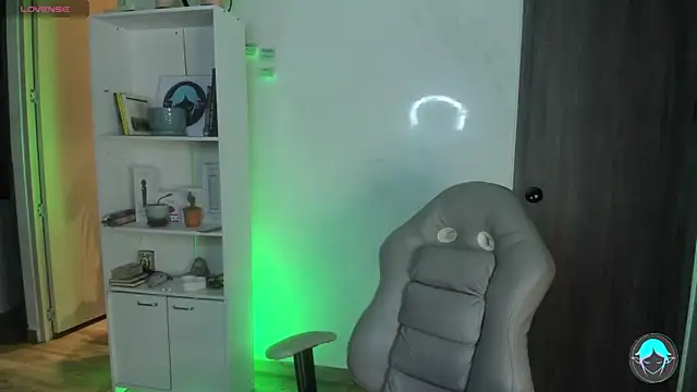 sofi elfqueen online show from March 1, 2025, 4:26 am