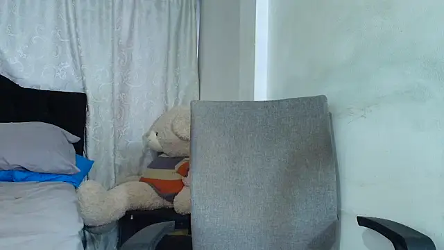 sam her online show from September 18, 2025, 9:06 pm