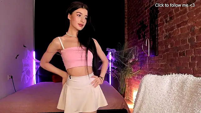 Snapshot of LauraCoy chatting on October 27, 2025, 2:10 pm LauraCoy online show from October 27, 2025, 2:10 pm