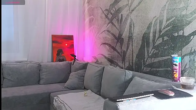 lily  foster online show from December 9, 2024, 1:13 pm