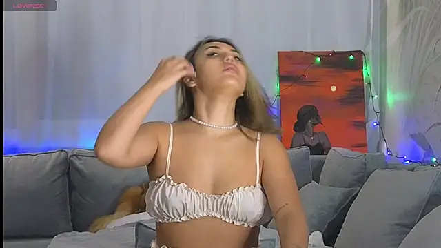 lily  foster online show from December 13, 2024, 3:43 pm