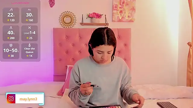 Snapshot of aliice_walker_ chatting on December 2, 2024, 12:40 pm aliice walker  online show from December 2, 2024, 12:40 pm