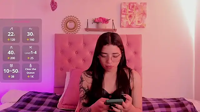 Snapshot of aliice_walker_ chatting on December 3, 2024, 12:59 pm aliice walker  online show from December 3, 2024, 12:59 pm