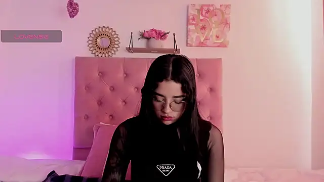 Snapshot of aliice_walker_ chatting on December 5, 2024, 3:28 pm aliice walker  online show from December 5, 2024, 3:28 pm