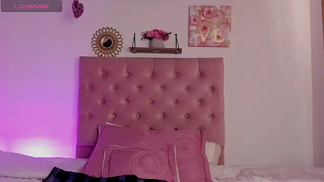 Snapshot of aliice_walker_ chatting on December 5, 2024, 6:33 pm aliice walker  online show from December 5, 2024, 6:33 pm