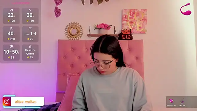 Snapshot of aliice_walker_ chatting on December 7, 2024, 12:56 pm aliice walker  online show from December 7, 2024, 12:56 pm