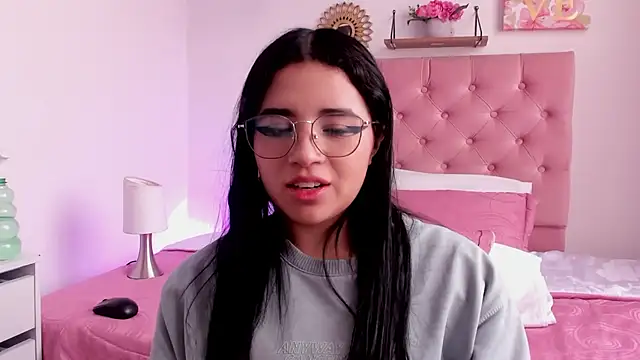 Snapshot of aliice_walker_ chatting on December 7, 2024, 7:10 pm aliice walker  online show from December 7, 2024, 7:10 pm