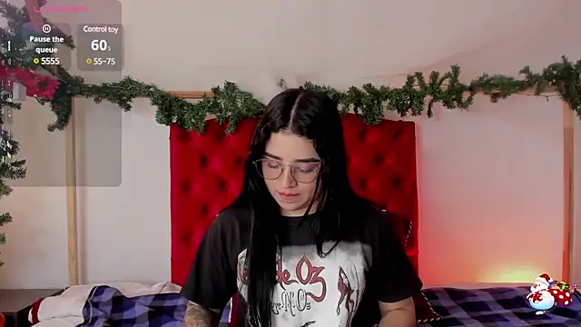 Snapshot of aliice_walker_ chatting on December 9, 2024, 3:33 pm aliice walker  online show from December 9, 2024, 3:33 pm