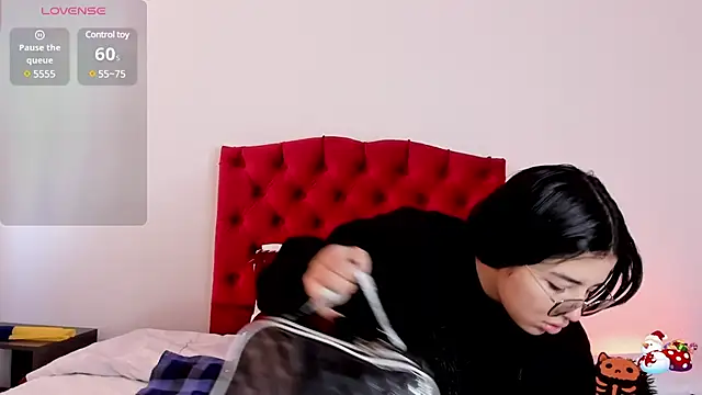 Snapshot of aliice_walker_ chatting on December 11, 2024, 1:28 pm aliice walker  online show from December 11, 2024, 1:28 pm