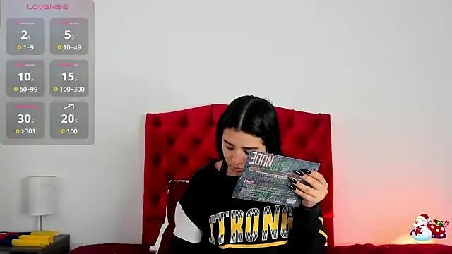 Snapshot of aliice_walker_ chatting on December 12, 2024, 12:33 pm aliice walker  online show from December 12, 2024, 12:33 pm