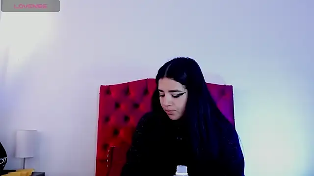 Snapshot of aliice_walker_ chatting on December 16, 2024, 1:32 pm aliice walker  online show from December 16, 2024, 1:32 pm