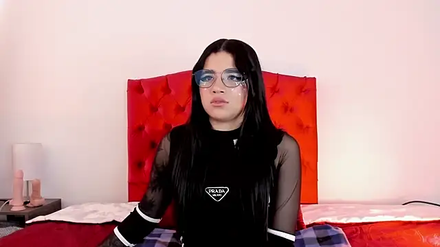 Snapshot of aliice_walker_ chatting on December 17, 2024, 3:39 pm aliice walker  online show from December 17, 2024, 3:39 pm