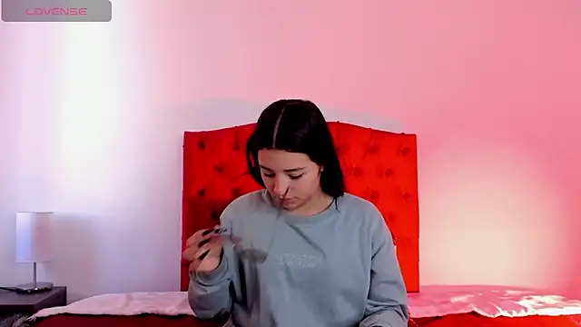 Snapshot of aliice_walker_ chatting on December 20, 2024, 12:27 pm aliice walker  online show from December 20, 2024, 12:27 pm